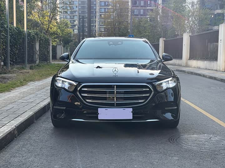 Фото 2 - Mercedes-Benz E-Class