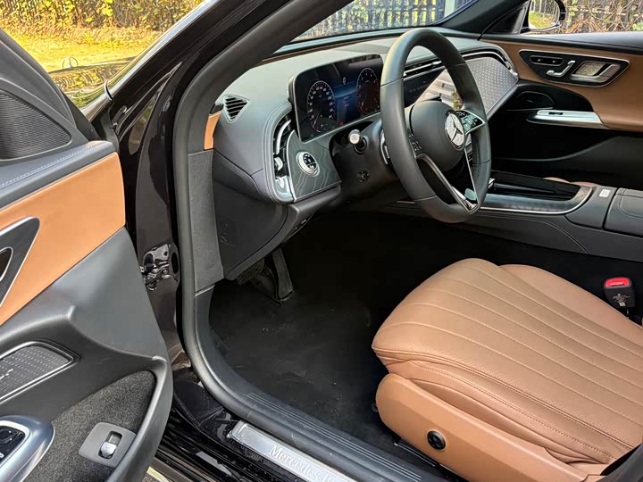 Фото 5 - Mercedes-Benz E-Class