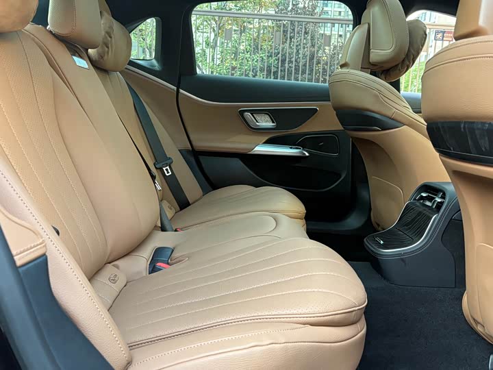 Фото 8 - Mercedes-Benz E-Class