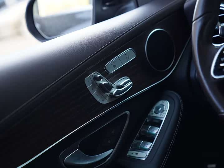 Фото 9 - Mercedes-Benz GLC-Class