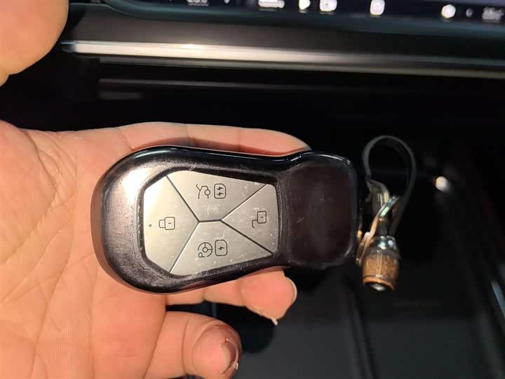 Фото 9 - XPeng P7