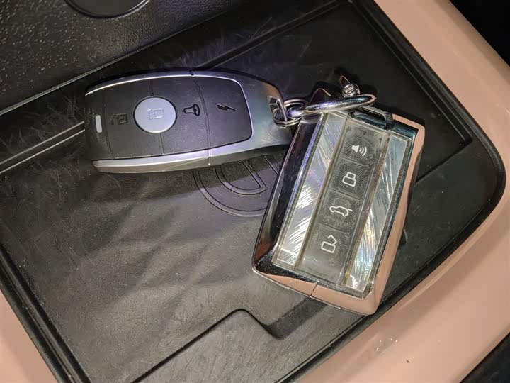 Фото 9 - Tank 300