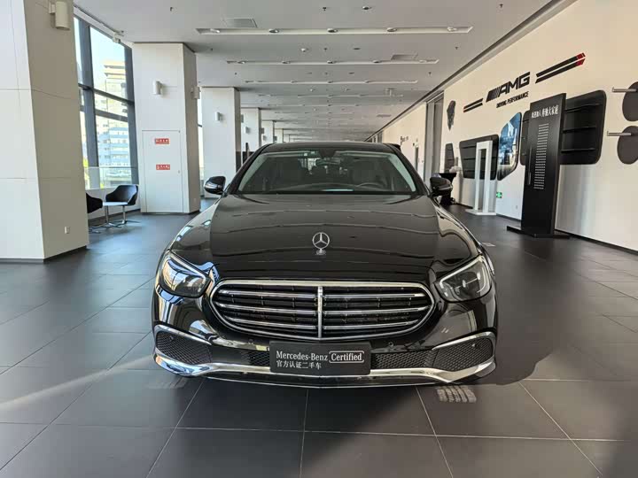 Фото 2 - Mercedes-Benz E-Class