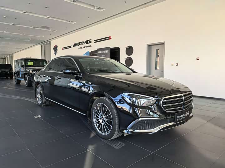 Фото 3 - Mercedes-Benz E-Class