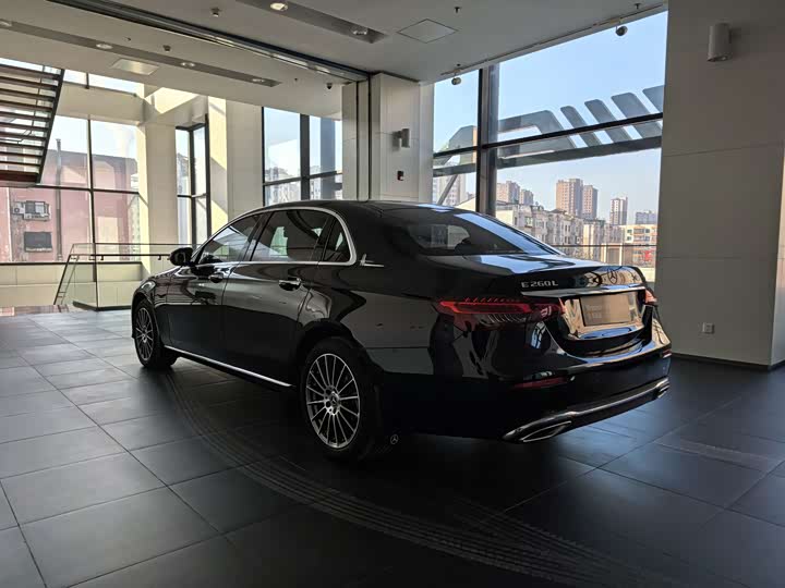 Фото 7 - Mercedes-Benz E-Class