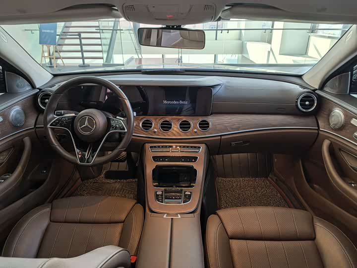 Фото 9 - Mercedes-Benz E-Class