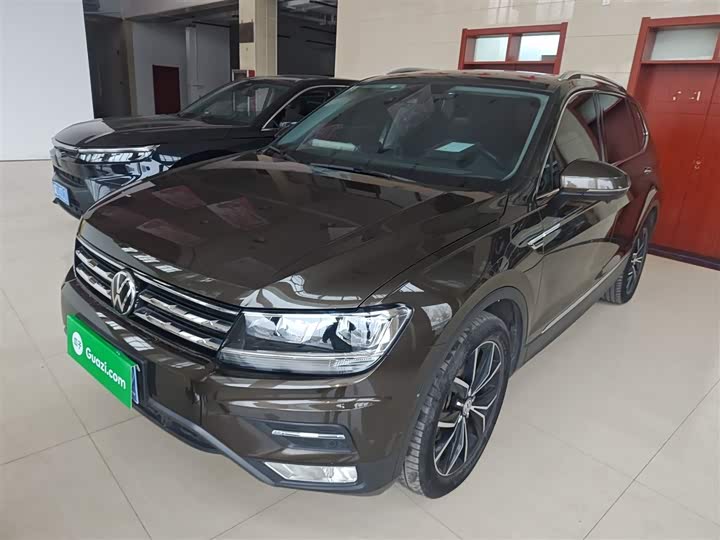 Фото 2 - Volkswagen Tiguan L Pro