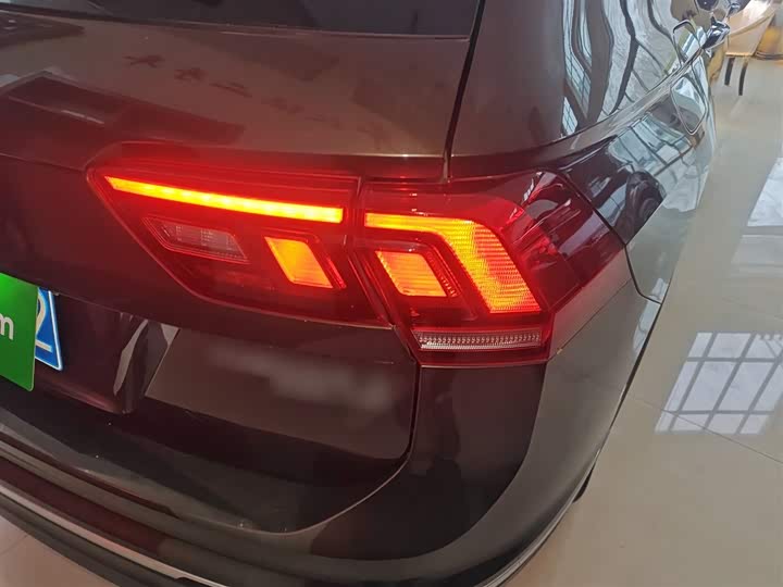 Фото 8 - Volkswagen Tiguan L Pro