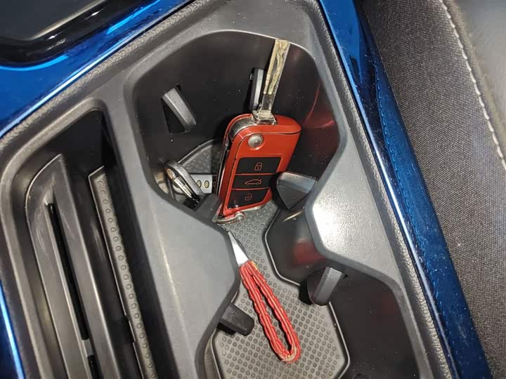 Фото 9 - Volkswagen Tiguan L Pro