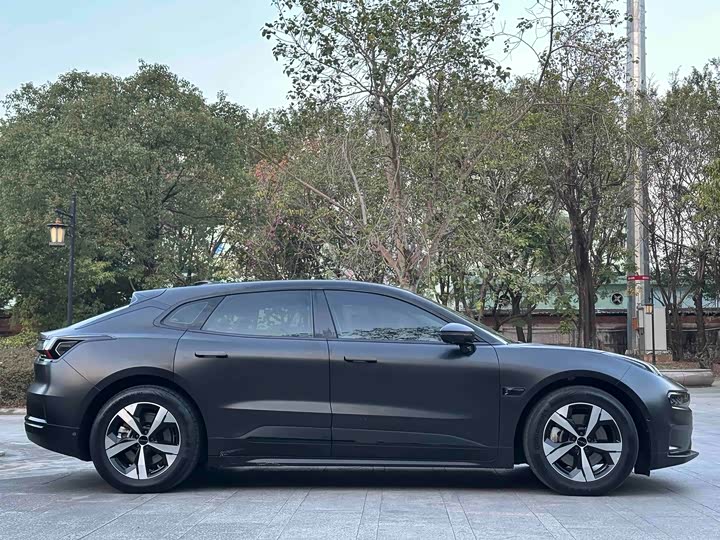 Фото 4 - Zeekr 001