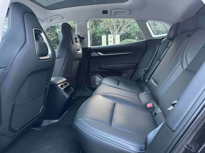 Фото 9 - Zeekr 001