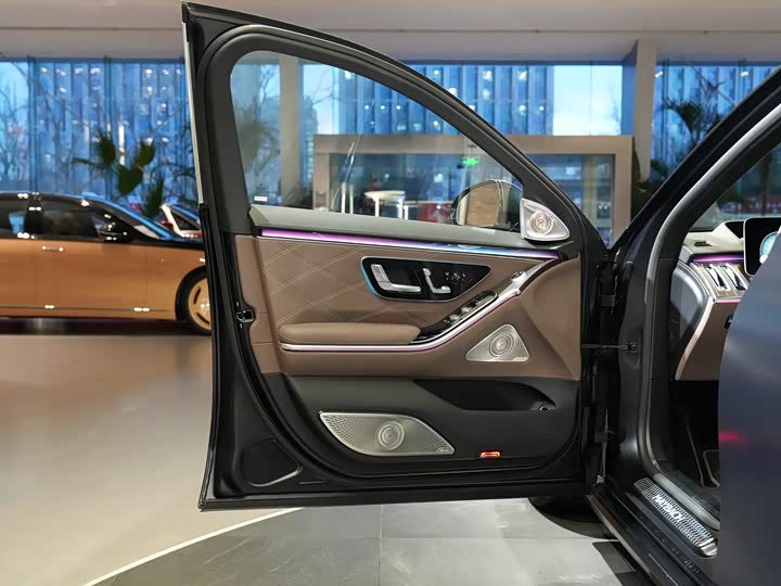 Фото 9 - Mercedes-Benz Maybach S-Class