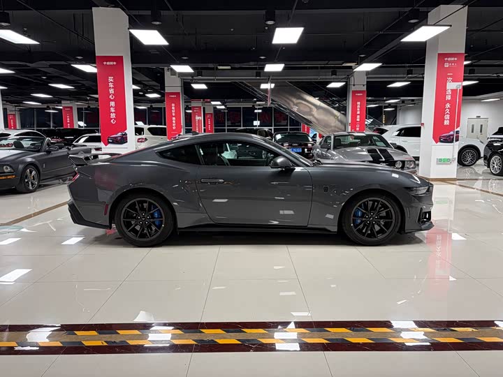 Фото 6 - Ford Mustang