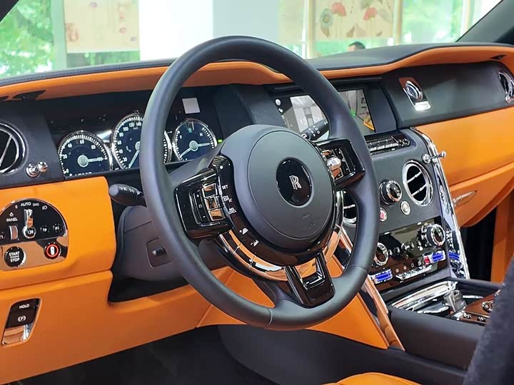 Фото 6 - Rolls-Royce Cullinan