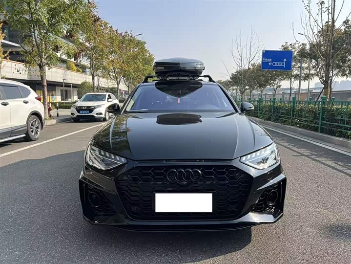 Фото 2 - Audi A4