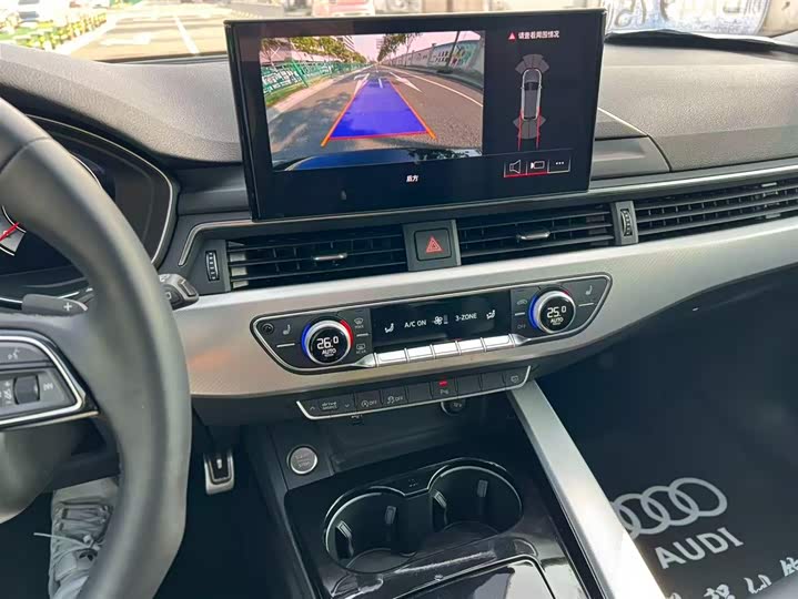 Фото 5 - Audi A4