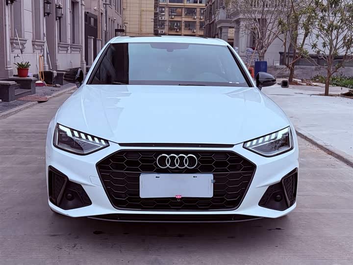 Фото 2 - Audi A4L