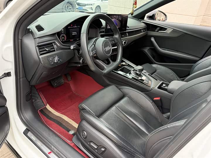 Фото 4 - Audi A4L