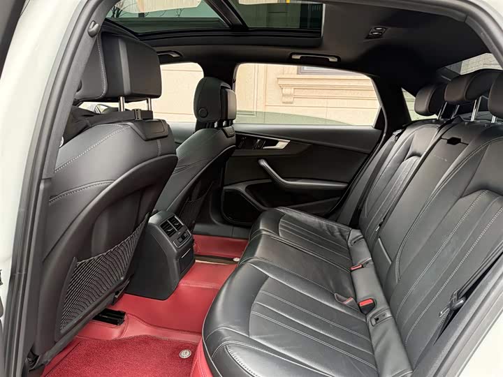 Фото 6 - Audi A4L