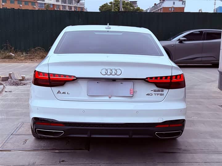 Фото 8 - Audi A4L