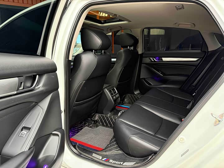 Фото 4 - Honda Accord