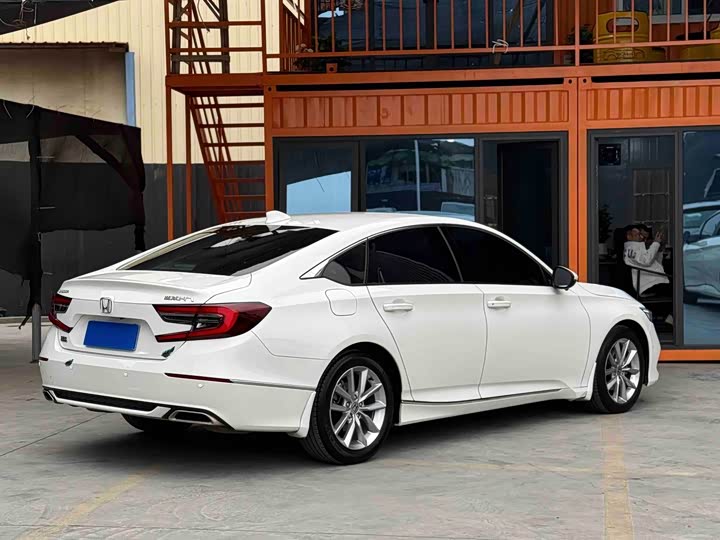 Фото 8 - Honda Accord