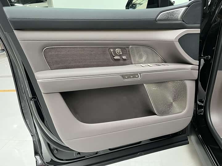 Фото 7 - Nio ES8