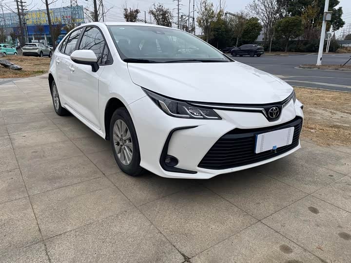 Фото 3 - Toyota Corolla