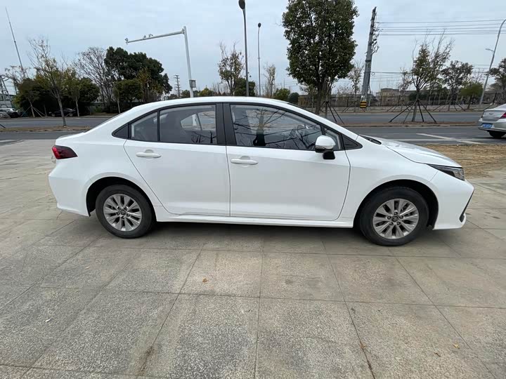 Фото 4 - Toyota Corolla