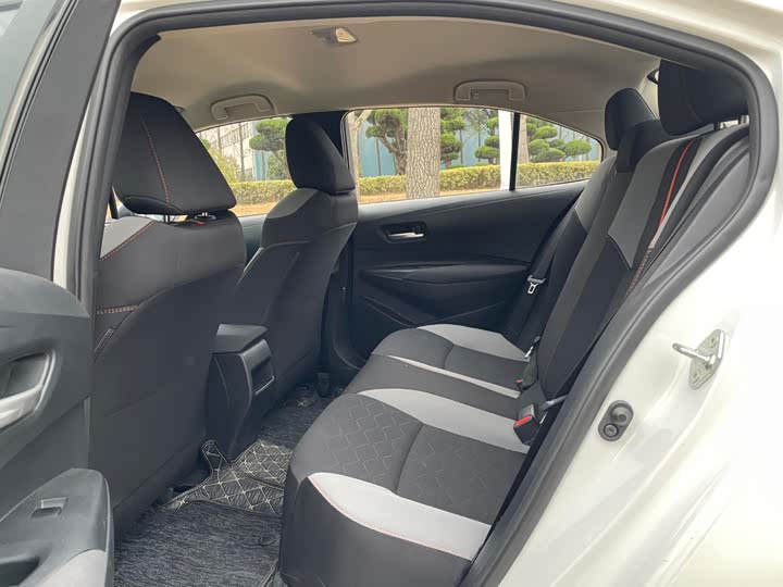 Фото 8 - Toyota Corolla