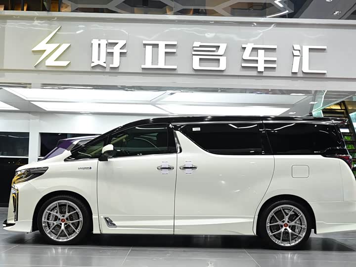Фото 5 - Toyota Alphard