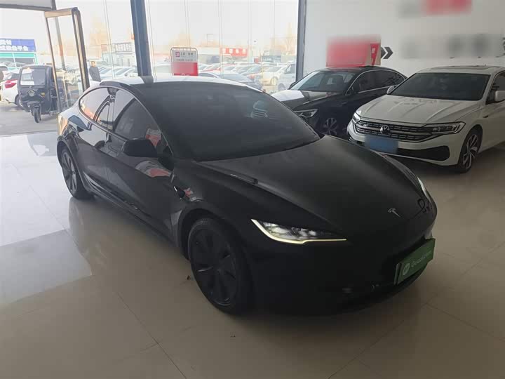 Фото 4 - Tesla Model 3