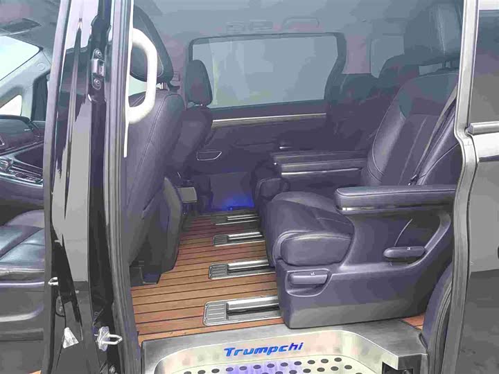 Фото 7 - GAC Trumpchi M8