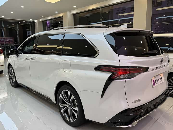 Фото 6 - Toyota Granvia