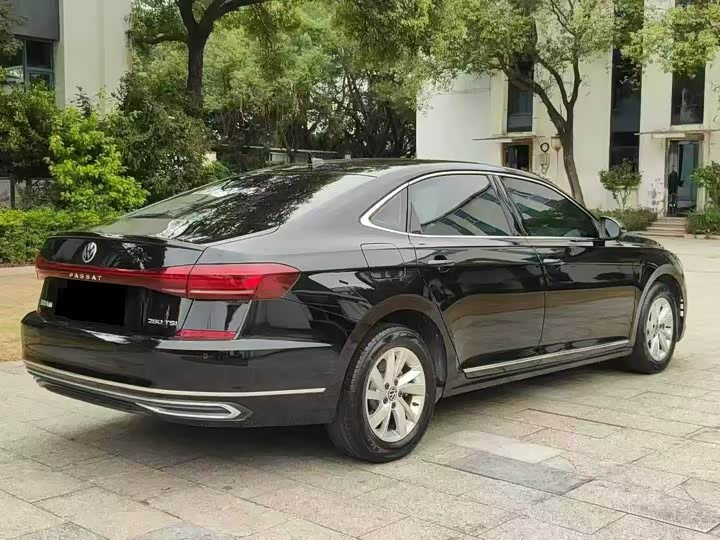 Фото 9 - Volkswagen Passat