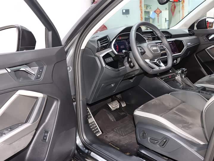 Фото 8 - Audi Q3