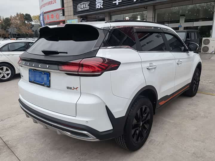 Фото 4 - Geely Atlas