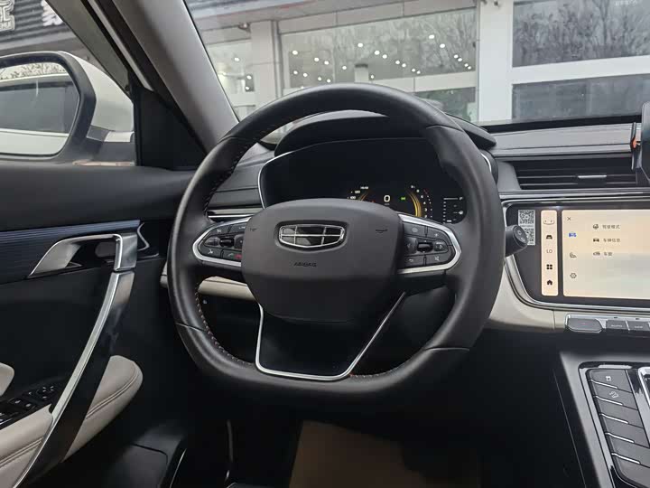 Фото 9 - Geely Atlas