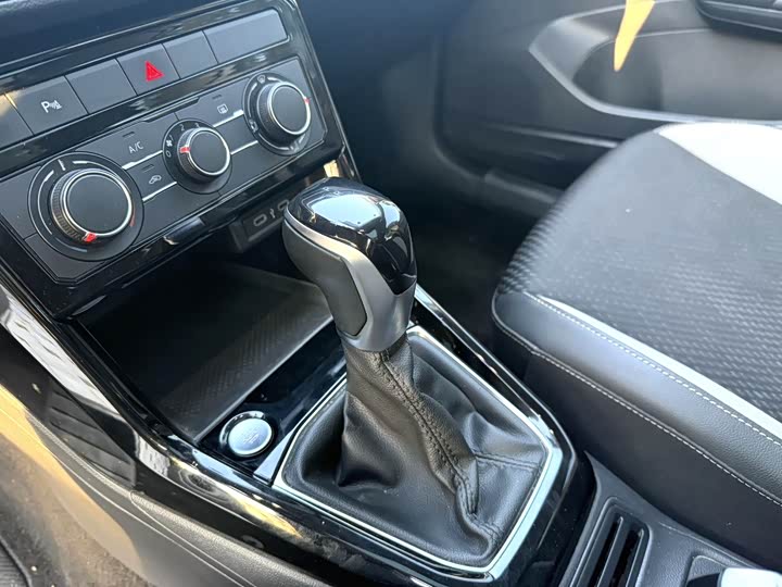 Фото 8 - Volkswagen Tacqua