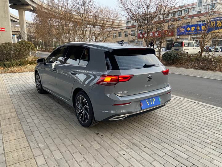 Фото 2 - Volkswagen Golf