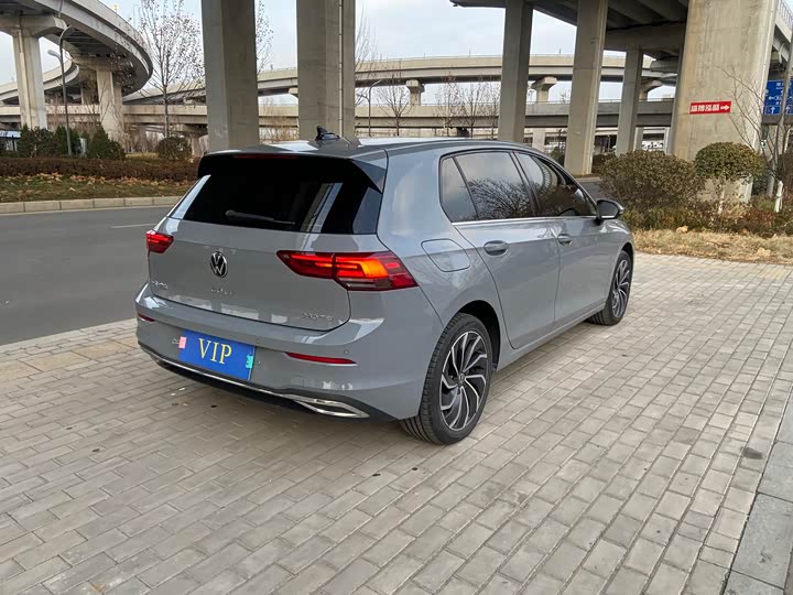 Фото 3 - Volkswagen Golf