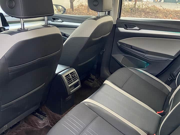 Фото 7 - Volkswagen Golf