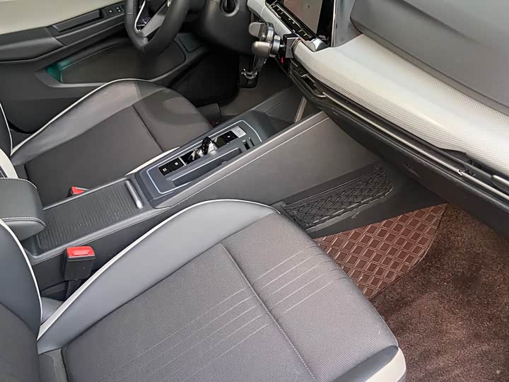 Фото 8 - Volkswagen Golf