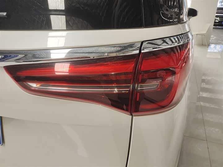 Фото 8 - Buick GL8 ES