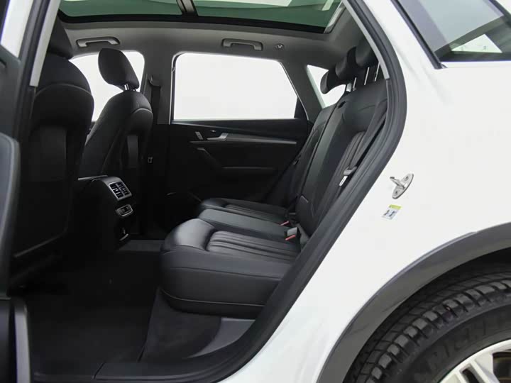 Фото 9 - Audi Q5L