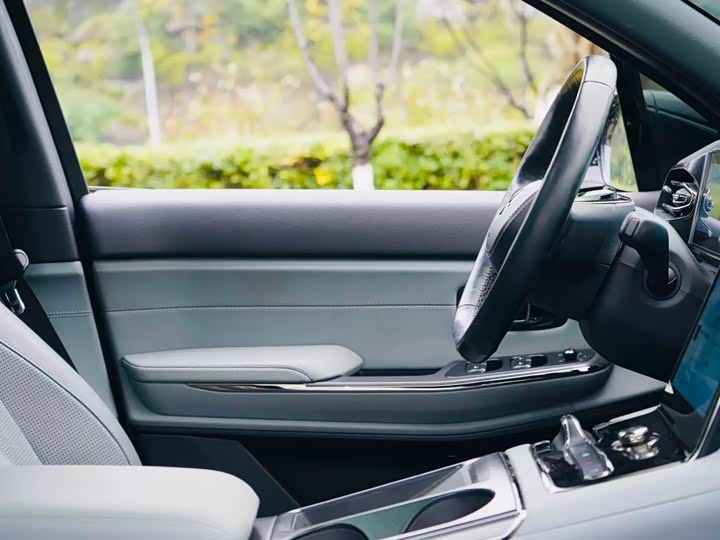 Фото 9 - Nio ES8