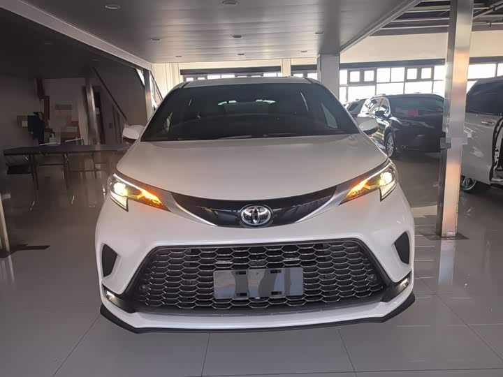 Фото 3 - Toyota Granvia