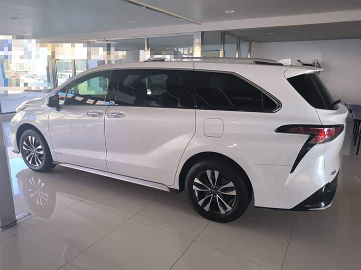 Фото 5 - Toyota Granvia