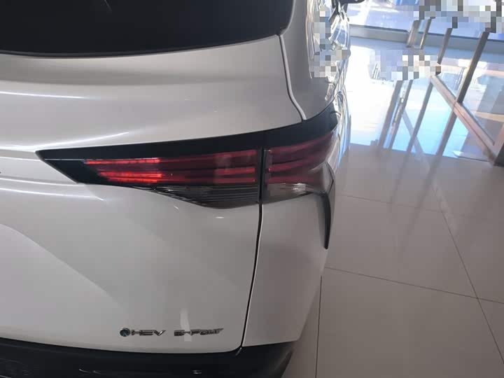 Фото 8 - Toyota Granvia