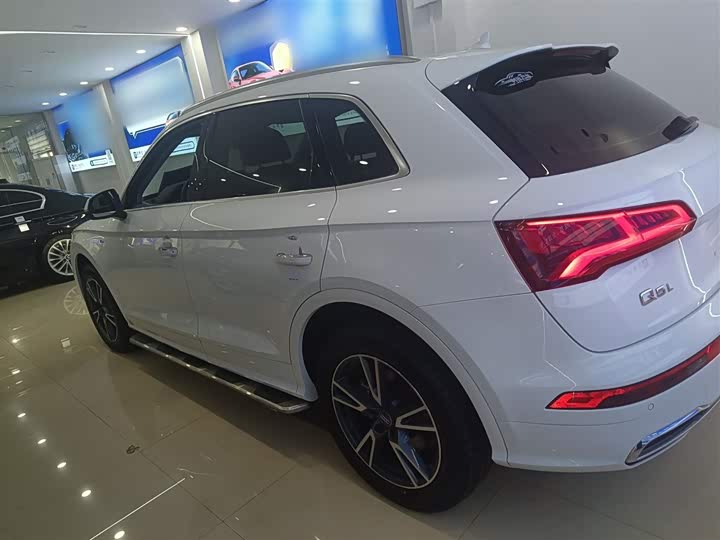 Фото 5 - Audi Q5L